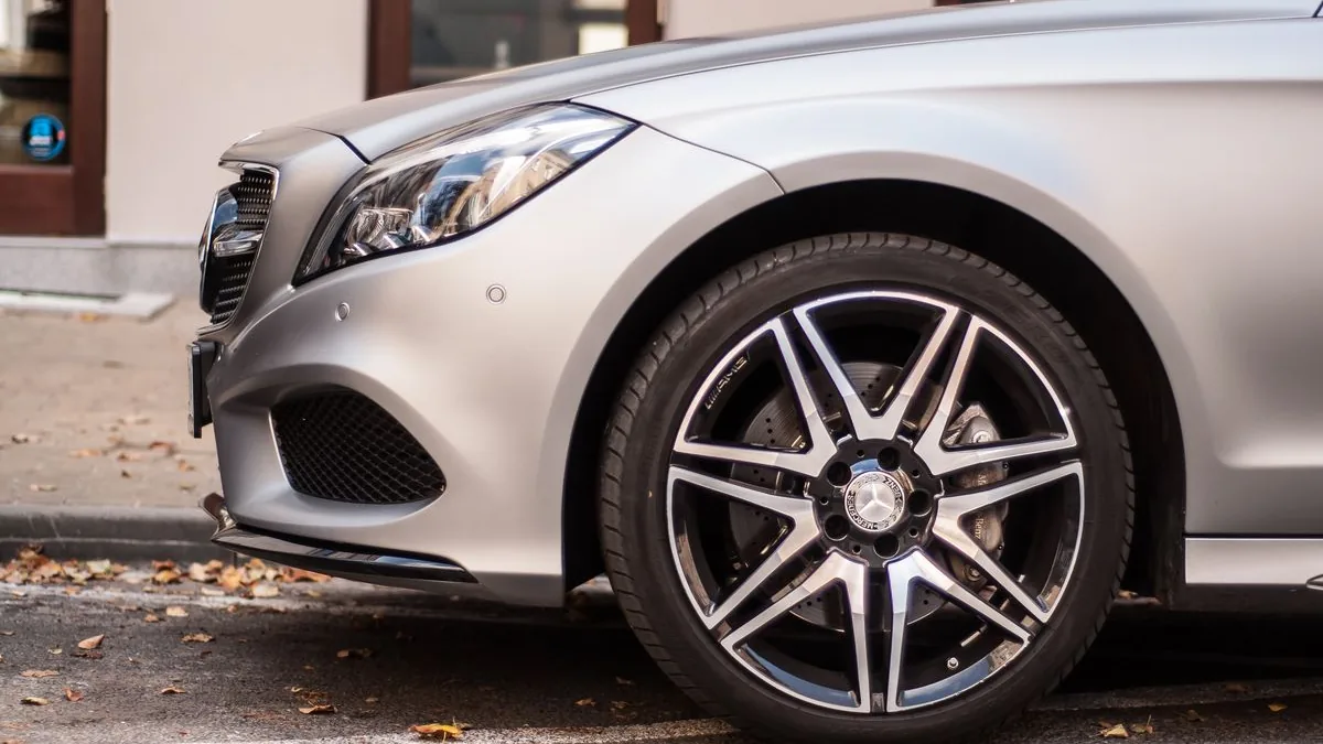Dunlop Tyres in Park Royal: Sporting Heritage, Confident Handling