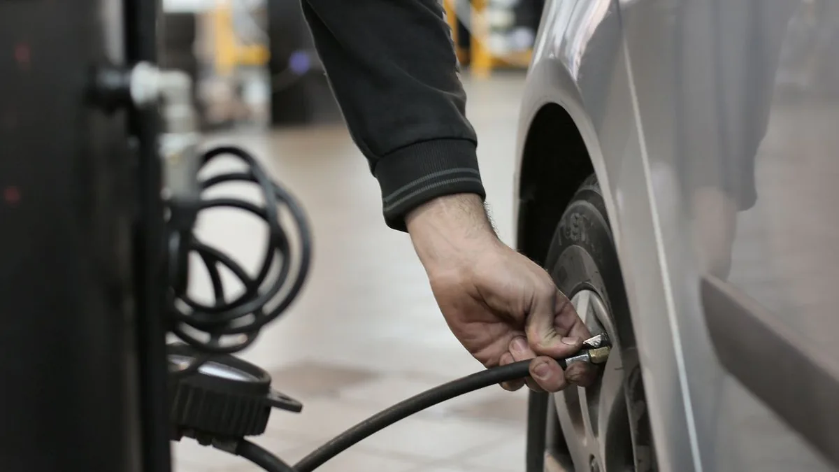 The Right Tyre Pressure: How to Check It and Why It Matters