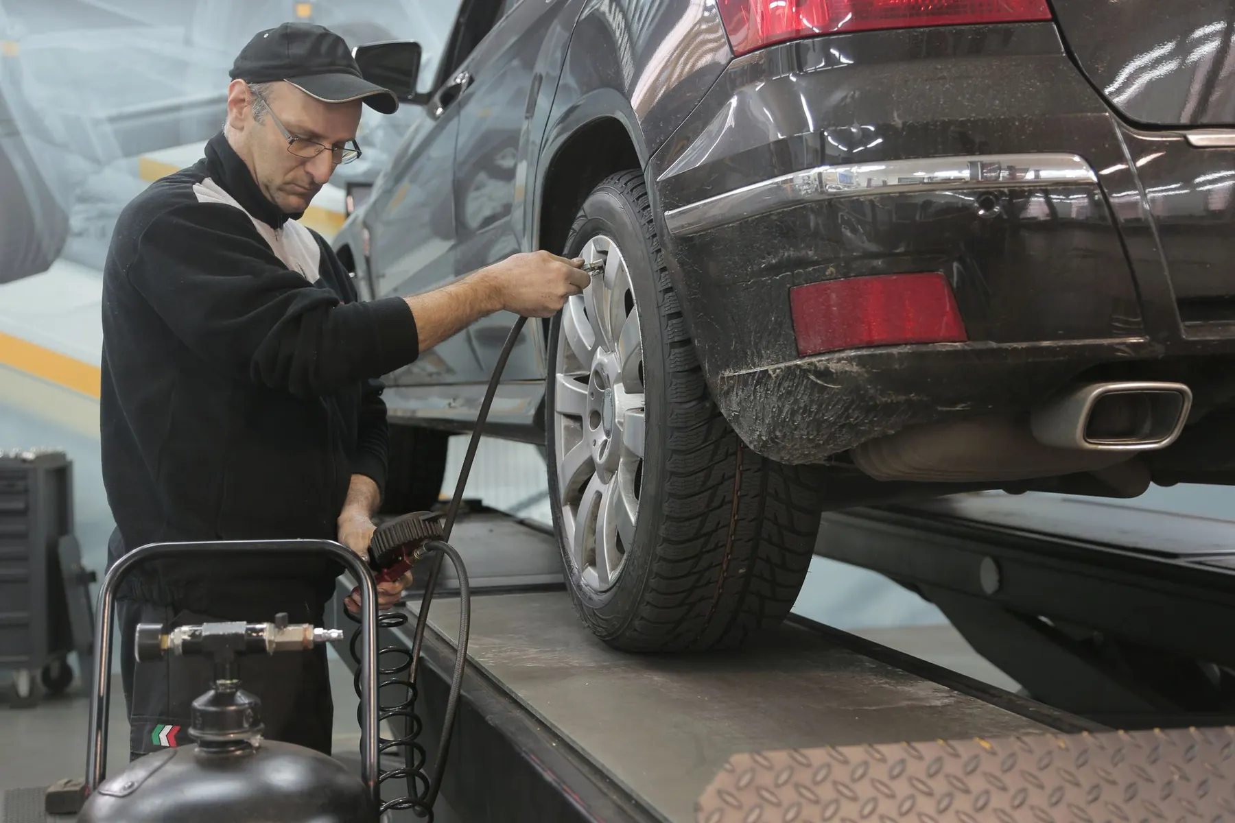 Park Royal Tyre & Alignment Centre workshop