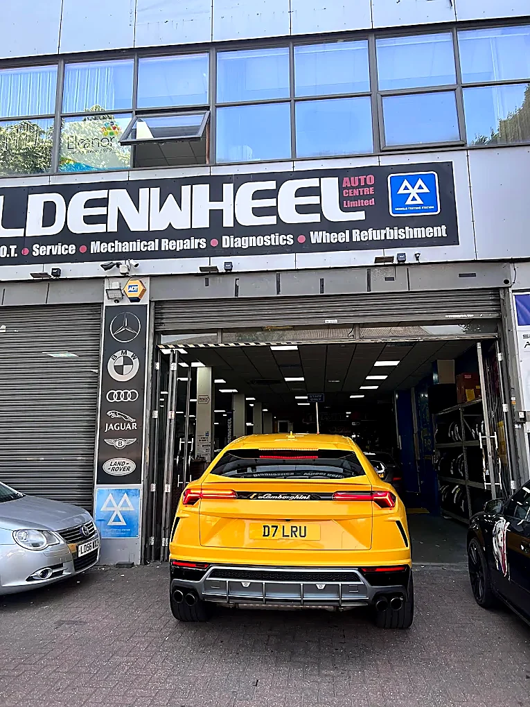 Hunter alignment system at Park Royal Tyre & Alignment Centre